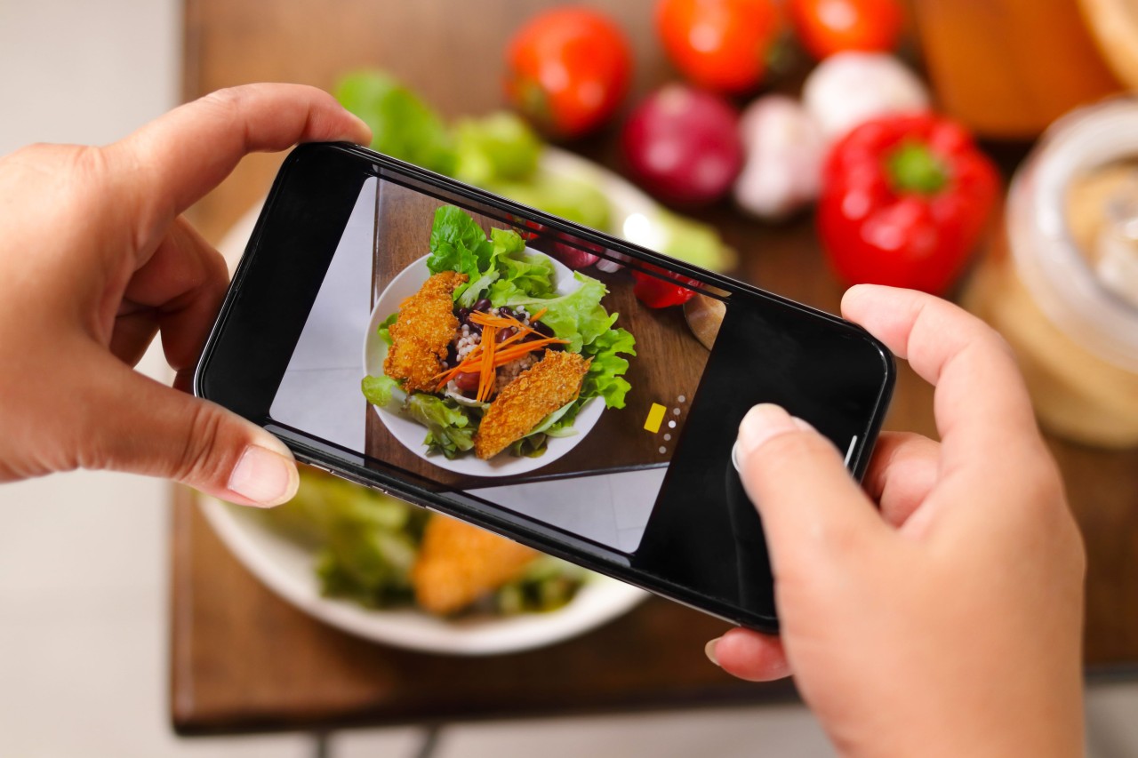 How Online Food Trends Influence Everyday Grocery Choices
