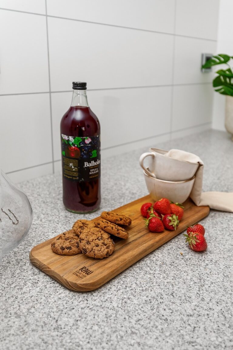 12 Foods Americans Still Call “Healthy” in 2026 That Nutritionists Quietly Mock